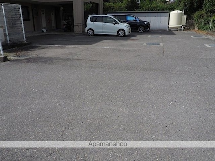 リンピアＳａｋａｉ[2DK/43.74m2]の駐車場1