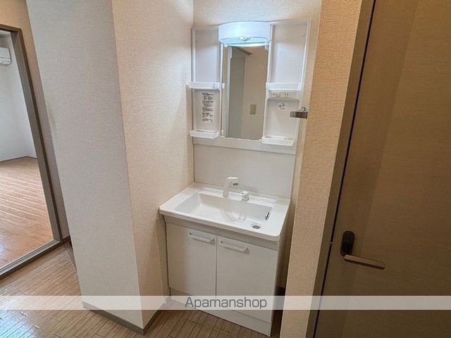 ロイヤルファミールII A棟の内装写真