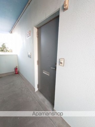 コーポエンゼル[3DK/55m2]のエントランス1