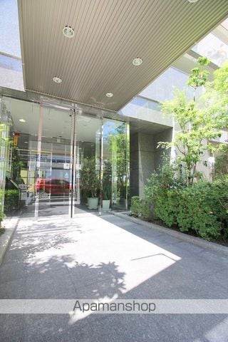 LEGALT0WER船場の玄関写真