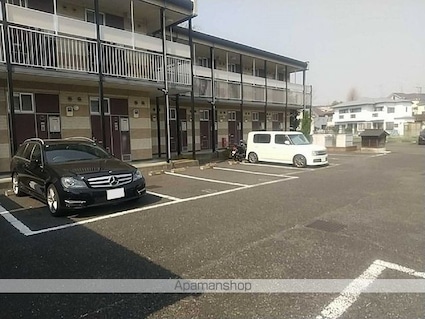レオパレスピーヌス[1K/19.87m2]の駐車場