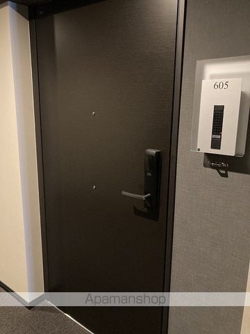 ロイヤルパークスER万代の玄関写真