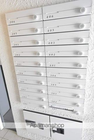 モア南郷の玄関写真