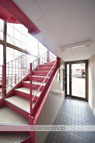 ローヤルハイツ新川の玄関写真