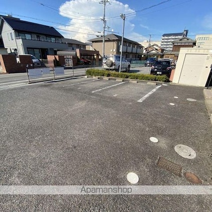 エテルノ・ラ・パイン[2LDK/61.34m2]の駐車場2