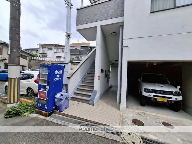 ボーネン刀根山の玄関写真