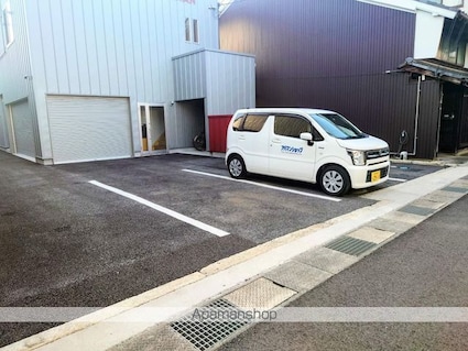 ＨＯＵＳＥ　Ｉ　ＮＡＮＡＢＡＮＫＡＮ[1DK/34m2]の駐車場