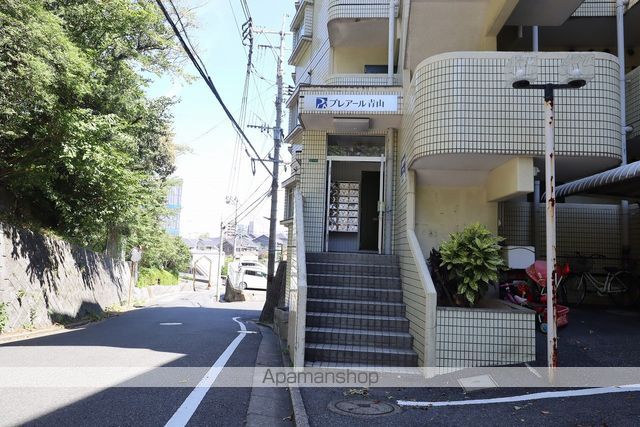 プレアール青山の玄関写真