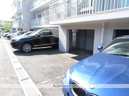 アペールしいな[1K/23.22m2]の駐車場