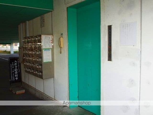 クリスタルマンションの玄関写真