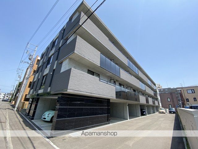アルファスクエア宮の森2条の外観写真