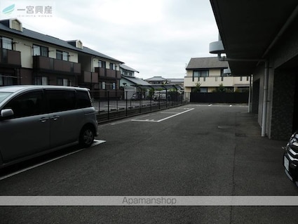 ラ・ルミエール[3LDK/73.32m2]の駐車場1