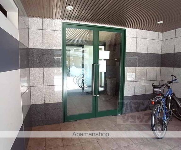 ラトゥール綾小路の玄関写真
