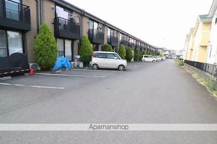 絹の道[2DK/56m2]の駐車場