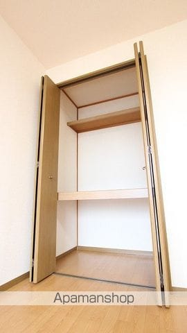 ロイヤルコート鷲巣 伍番館の内装写真