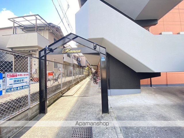 門真市 4階建 築35年の玄関写真