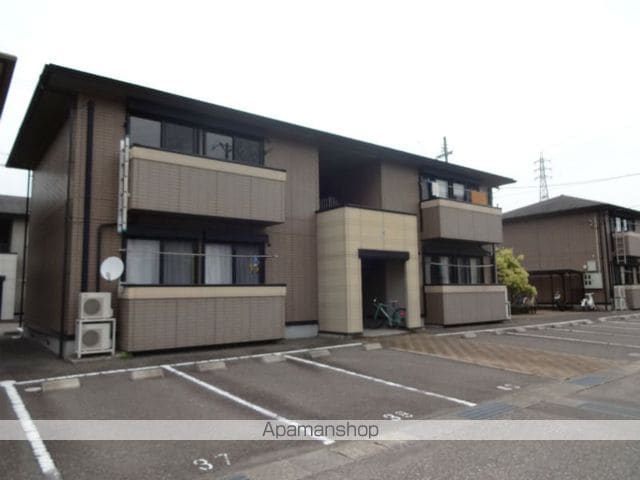 アムール F棟の外観写真