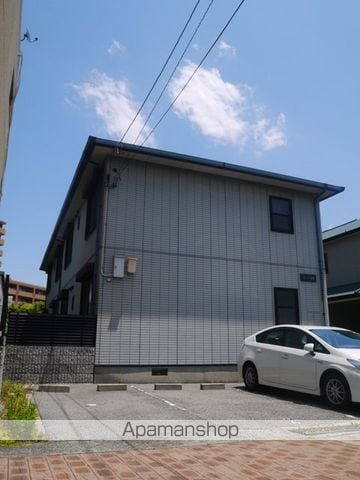 リビング川西の外観写真