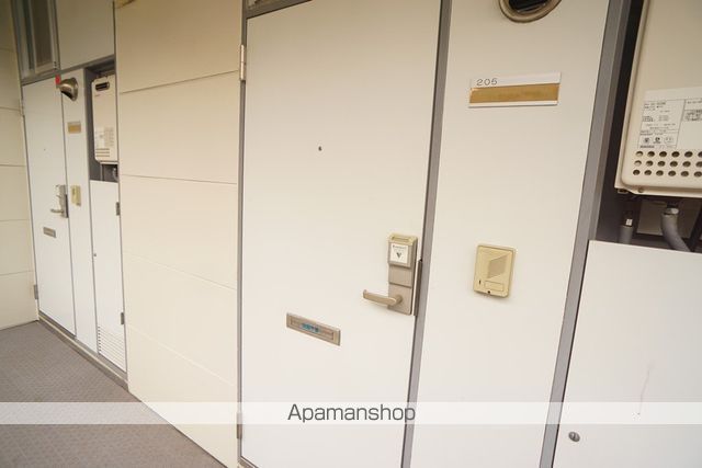 レオパレス王寺の玄関写真