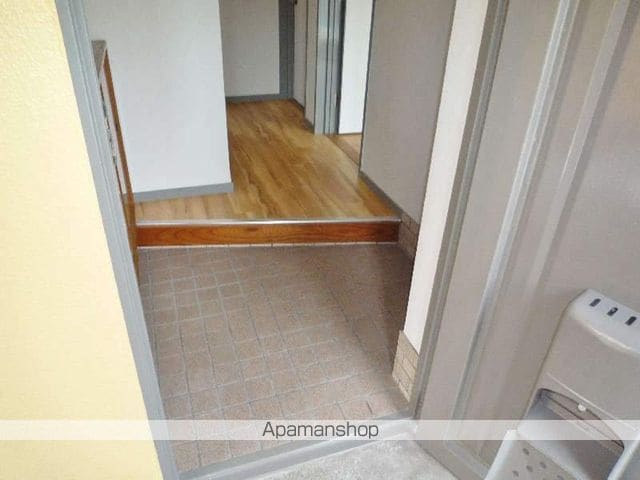 和歌山県和歌山市鷹匠町６丁目[3LDK/61.2m2]の玄関