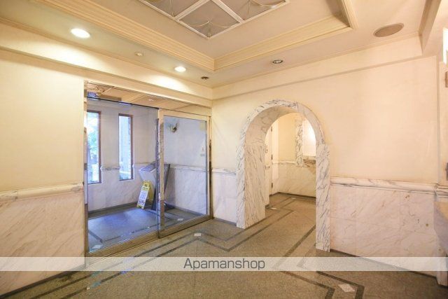日神パレステージ三軒茶屋IIの玄関写真