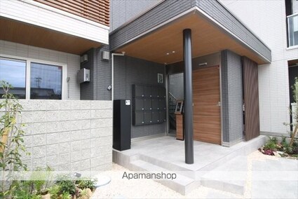 岡山県岡山市北区下中野[2LDK/58.52m2]のエントランス