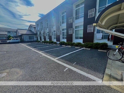 レオパレスミレニアムＭ[1K/20.28m2]の駐車場2