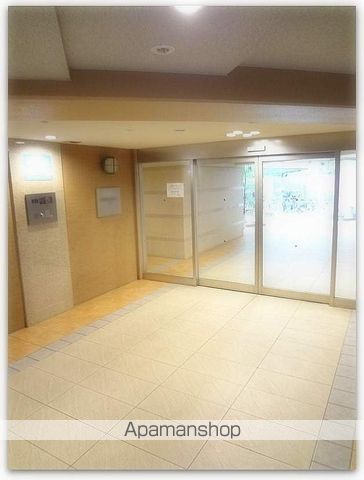 ルクレ阿波座レジデンスの玄関写真