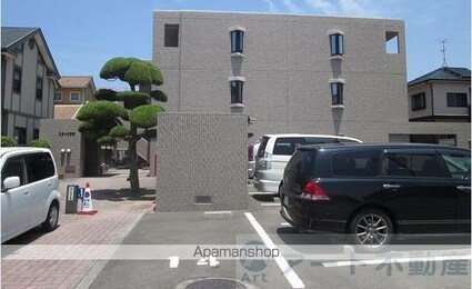 スカール今村[3LDK/69.3m2]の駐車場2