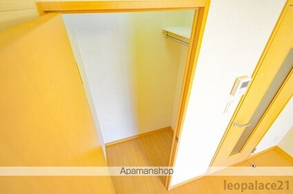 レオパレスパレス中田[1K/20.81m2]の玄関