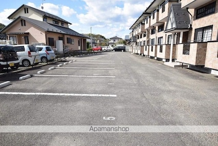 リジェール弐番館[1K/31.26m2]の駐車場1