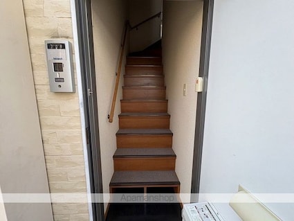 レオパレスもみじ山[1K/26.08m2]の玄関