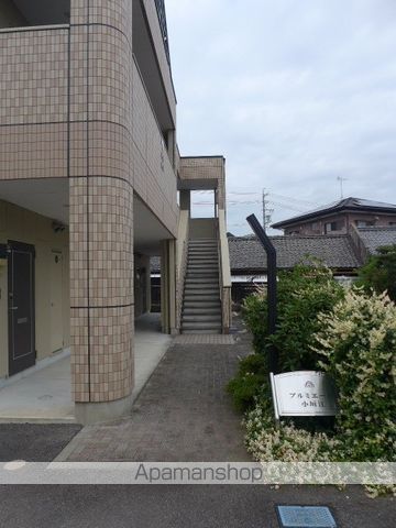 プルミエール小垣江の玄関写真