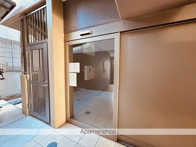 広島市西区 10階建 築8年の玄関写真