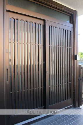 神村町　石岡貸家[4K/82.5m2]のエントランス