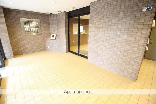 グランディス新八柱の玄関写真