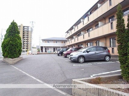 Ｂｒｅｚｚａ[1R/33.62m2]の駐車場1