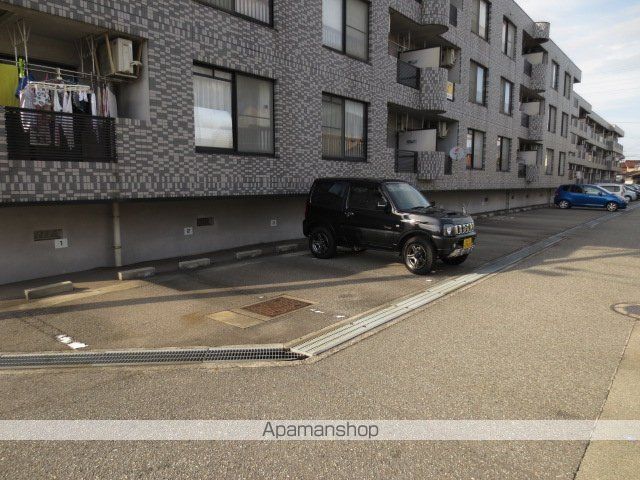 ジュビレ窪新 西館の外観写真