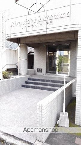 リバーサイド中島の玄関写真