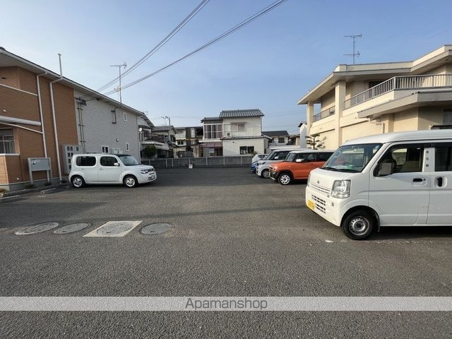 クレードル[2LDK/59.55m2]の駐車場1
