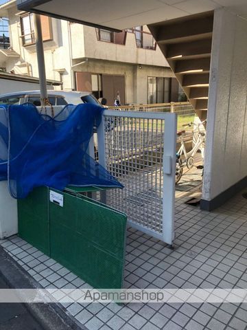 フローレンス山本の玄関写真