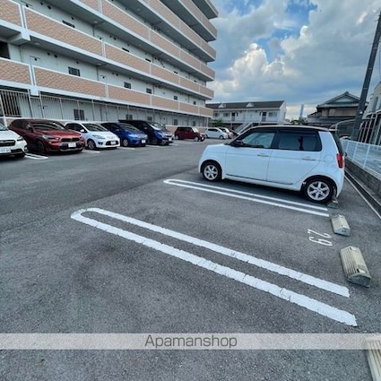 グラン・シュトラーセＵ２１[1LDK/42.94m2]の駐車場1