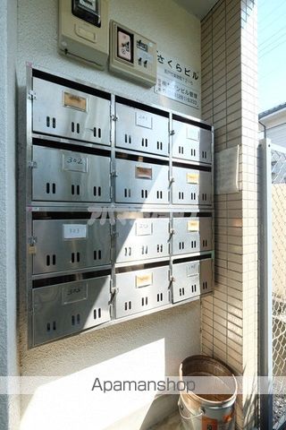 さくらビルの玄関写真