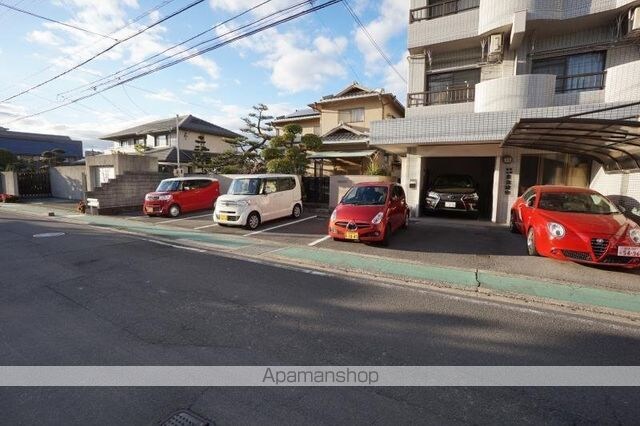 メゾンドール室町[1R/23.36m2]の駐車場