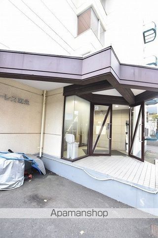 フローレス麻生の玄関写真