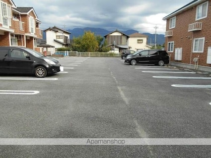 ソレイユＭＴ・Ｂ[2DK/46.22m2]の駐車場