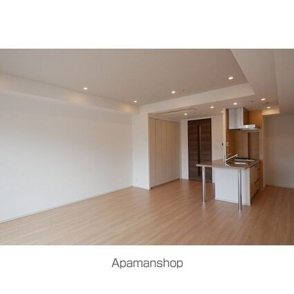 コンフォリア新宿イーストサイドタワー[1R/43.07m2]のリビング・居間2