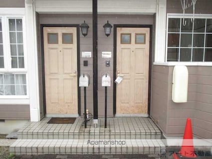 愛媛県松山市北吉田町[2DK/44.34m2]のエントランス1