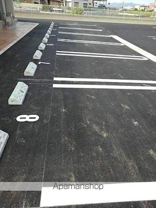 ルミエール応神Ⅰ[1R/30m2]の駐車場2