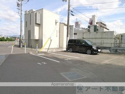 西岡プラザ[2LDK/51.03m2]の駐車場